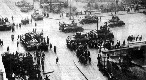 http://adst.org/wp-content/uploads/2013/10/1956-tanks-budapest_56_06.jpg
