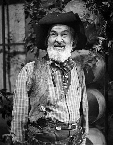 http://upload.wikimedia.org/wikipedia/commons/thumb/f/f0/George_Gabby_Hayes_1953.JPG/375px-George_Gabby_Hayes_1953.JPG