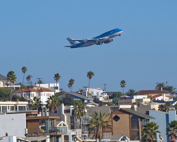 http://photos.foter.com/65/klm-747-lax-takeoff-over-playa-del-rey_l.jpg